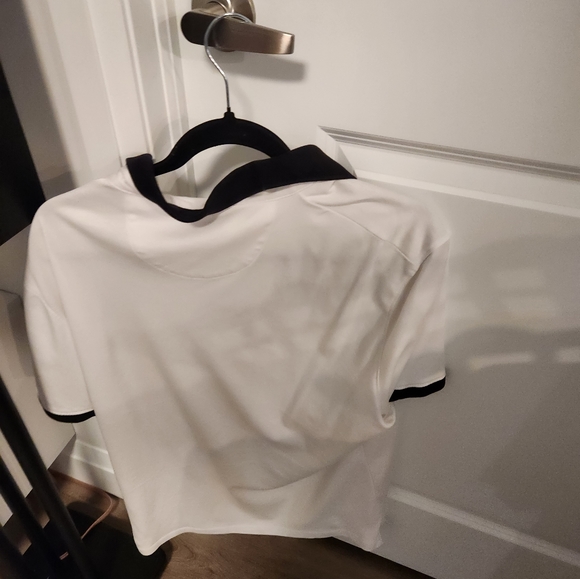 Calvin Klein liquid touch pole shirt - Picture 2 of 3